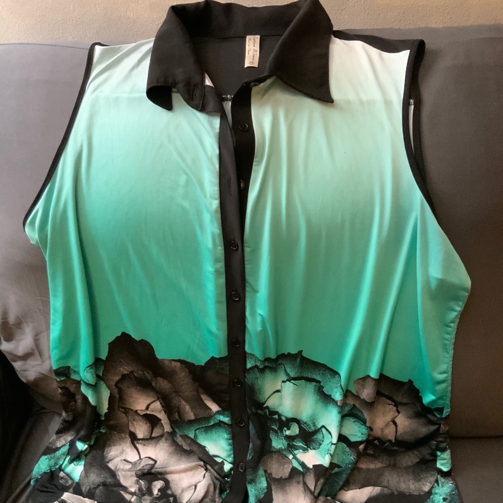 PerSeption Women sleeveless button down top
